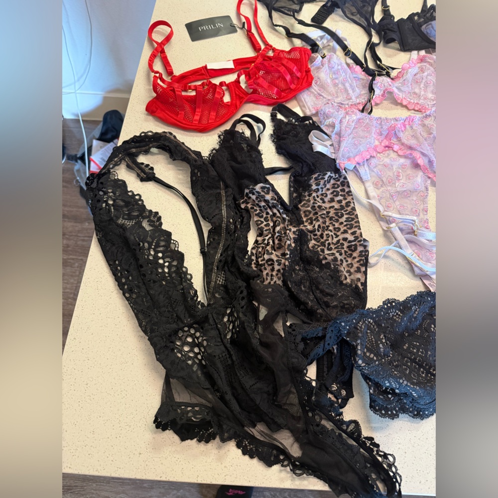 Huge Lingerie Lot Small/Medium Victoria’s Secret - Picture 3 of 16